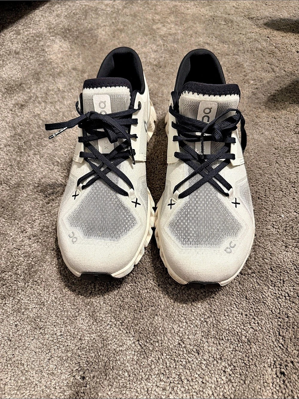 On Cloud White & Black Athletic Shoes US W11